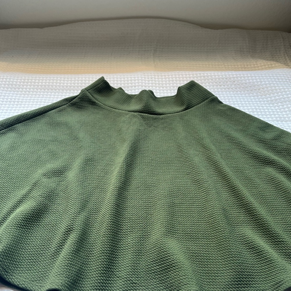Soprano Green Textured mini poncho for women's .A36